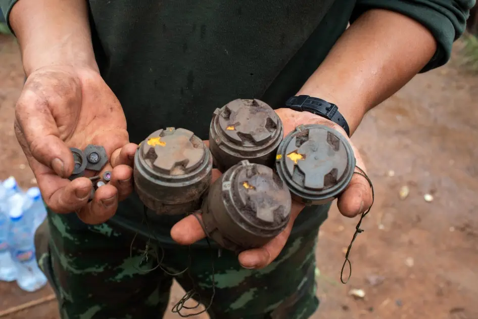 Polish Prime Minister Supports Withdrawal From International Treaties Banning Anti-Personnel Mines & Cluster Munitions