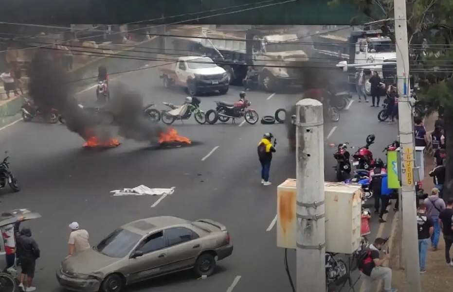 Guatemalan President Drops New Rule Requiring Drivers to Have Liability Insurance After Massive Protests
