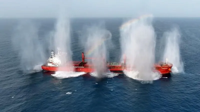 US & UK Condemn Houthi Attacks Targeting Two Commercial Ships in Red Sea