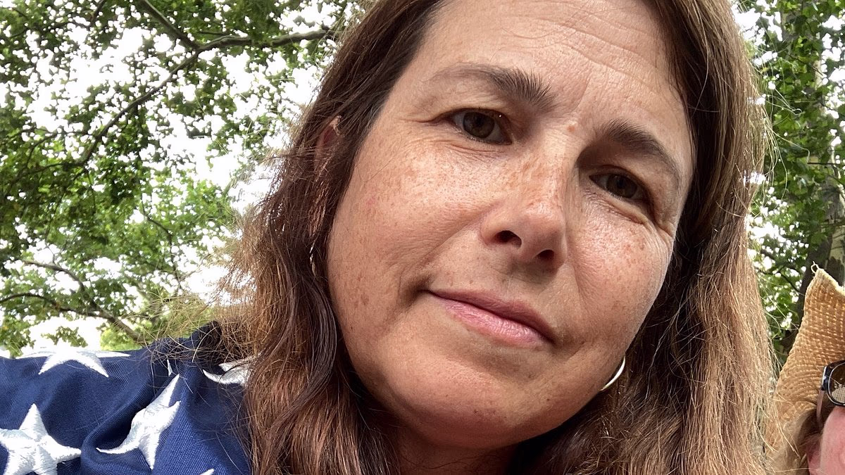 DOJ Charges Indiana Woman With Threatening to Assassinate Trump