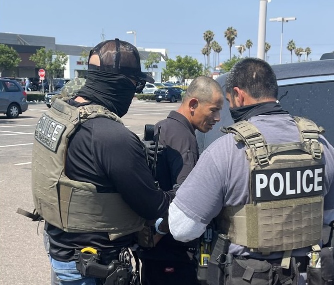 Top US Official Claims Cartels & Gangs Are Placing Bounties on Federal Immigration Officers
