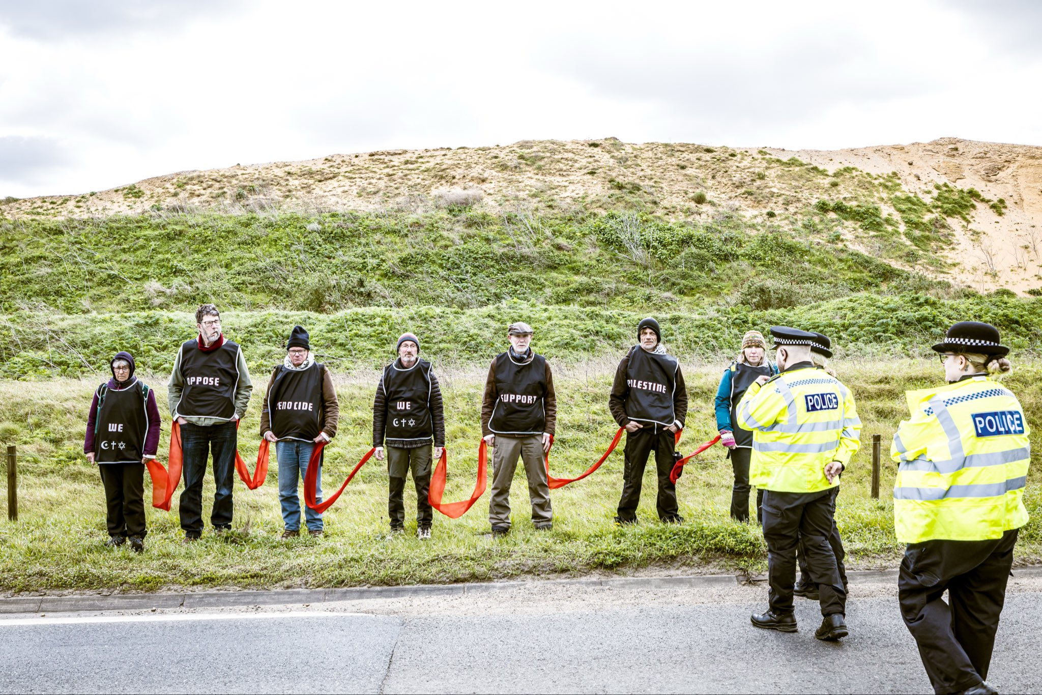 UK Arrests Seven Outside Airbase Used by US for Strikes on Iran, Says Some of Those Arrested Supported Banned Group