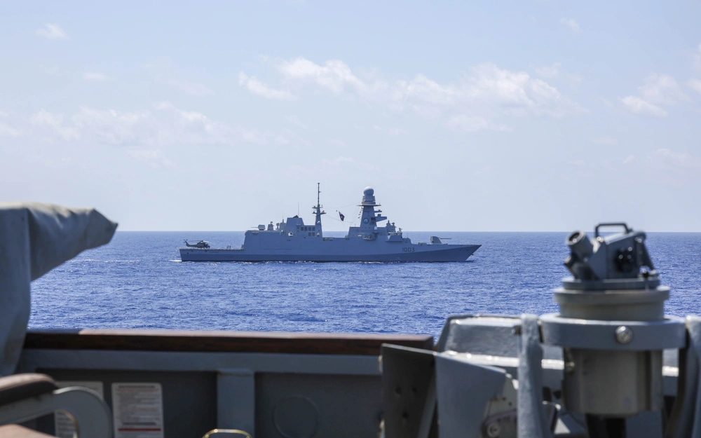 US Confirms Navy Destroyers and Commercial Ships Cleared Strait of Hormuz Under Iranian Fire