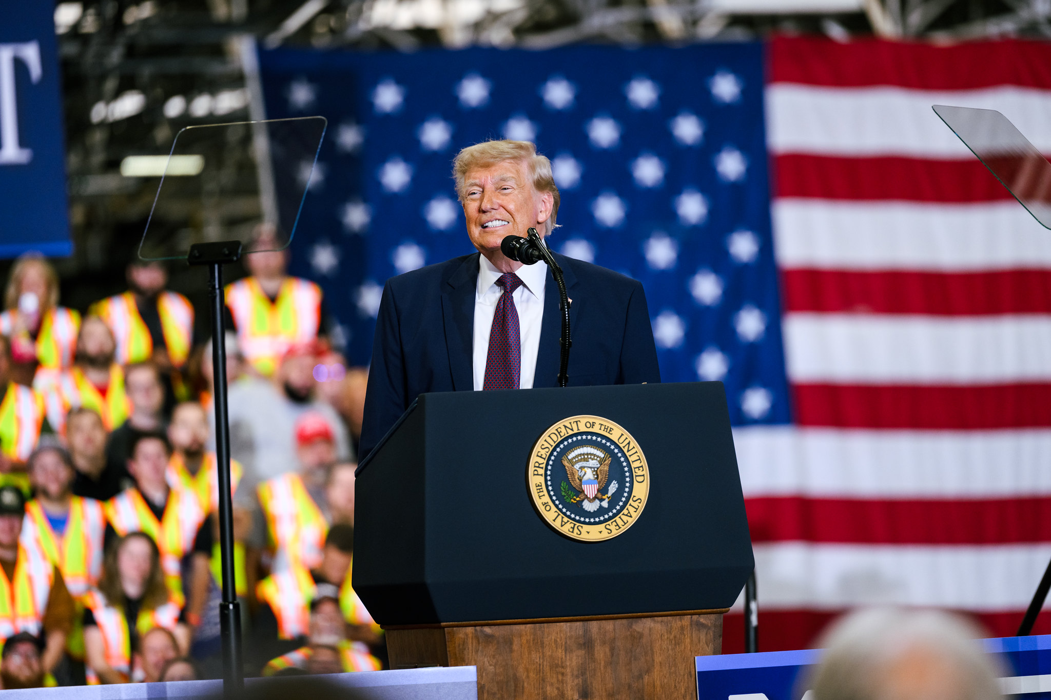 Trump Discloses More Than $1 Billion in Crypto Income for 2025