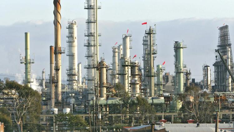 Trump Administration Exploring Ways to Reopen Oil Refineries Amid Ongoing War With Iran