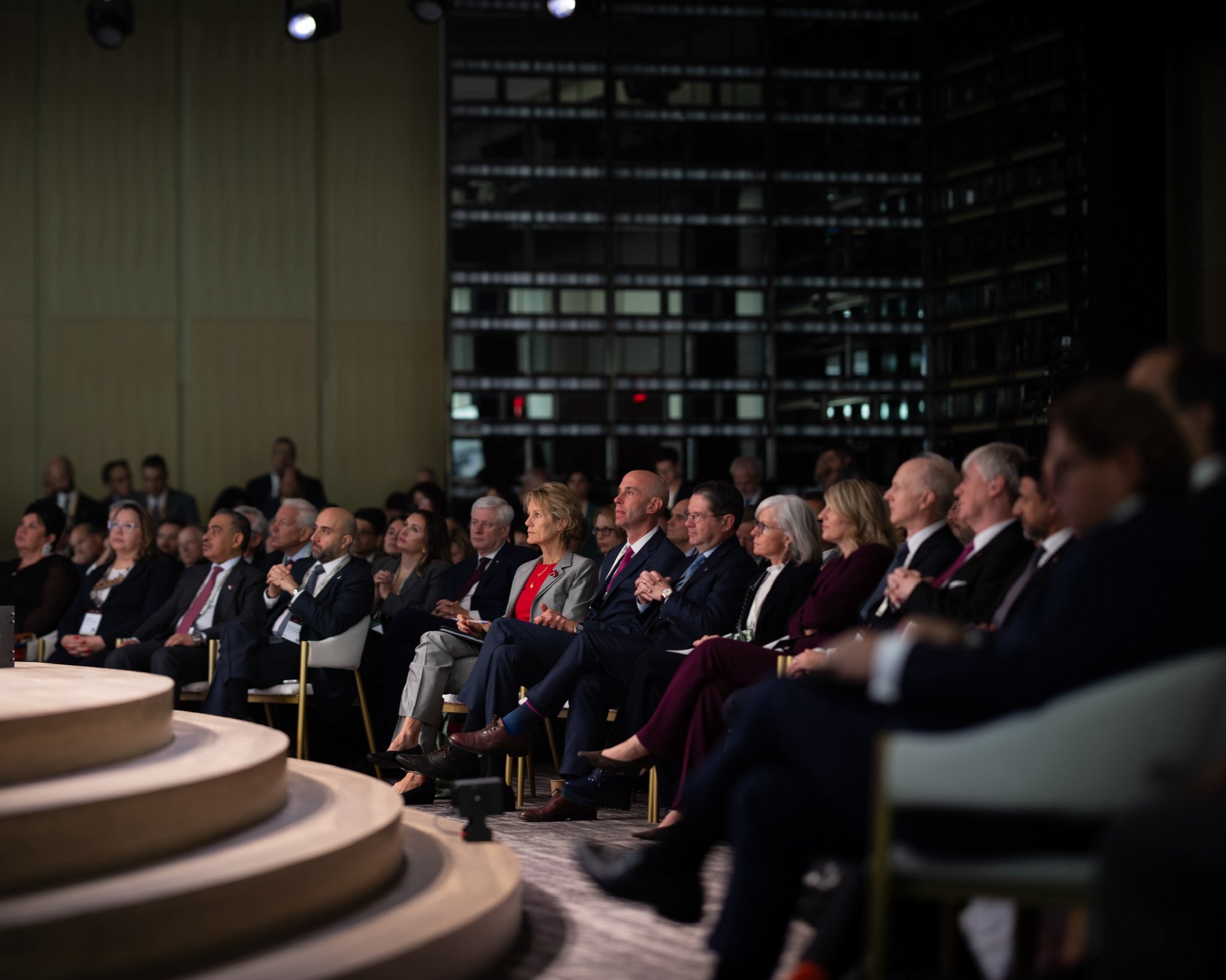 Canada Hosts Global Investors Managing $120 Trillion as Carney Seeks New Investment Amid US Trade War