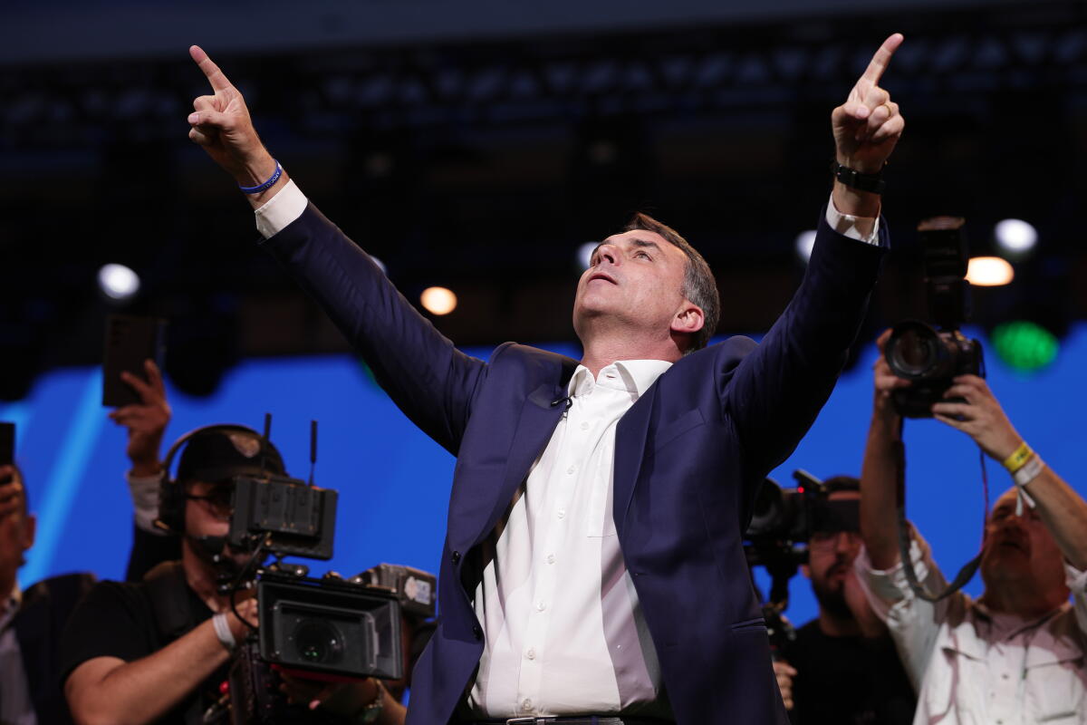 Flavio Bolsonaro Defies the Polls and Beats President Lula in Brazil’s First-Round Presidential Vote, Vows to Pardon His Father (Ex-President) if Elected