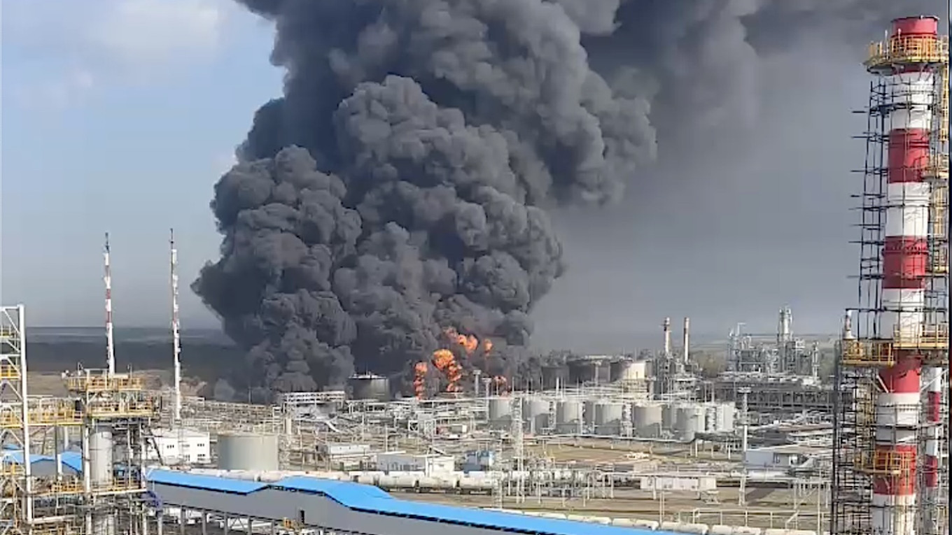 US Threatens to Pull Intelligence and Arms From Ukraine Over Russian Refinery Strikes, Following Trump’s Call to Replace Zelensky